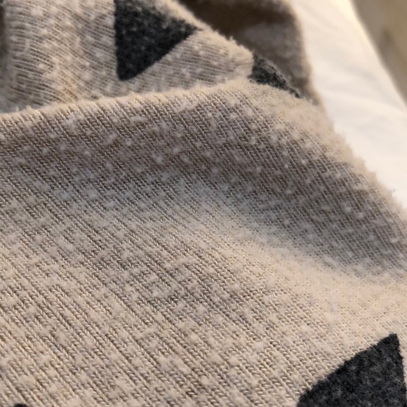 ❄️WILDFOX❄️ soft sweater with tribal print size S - Picture 3 of 3